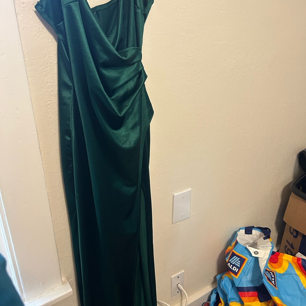 Elegant Green Evening Gown